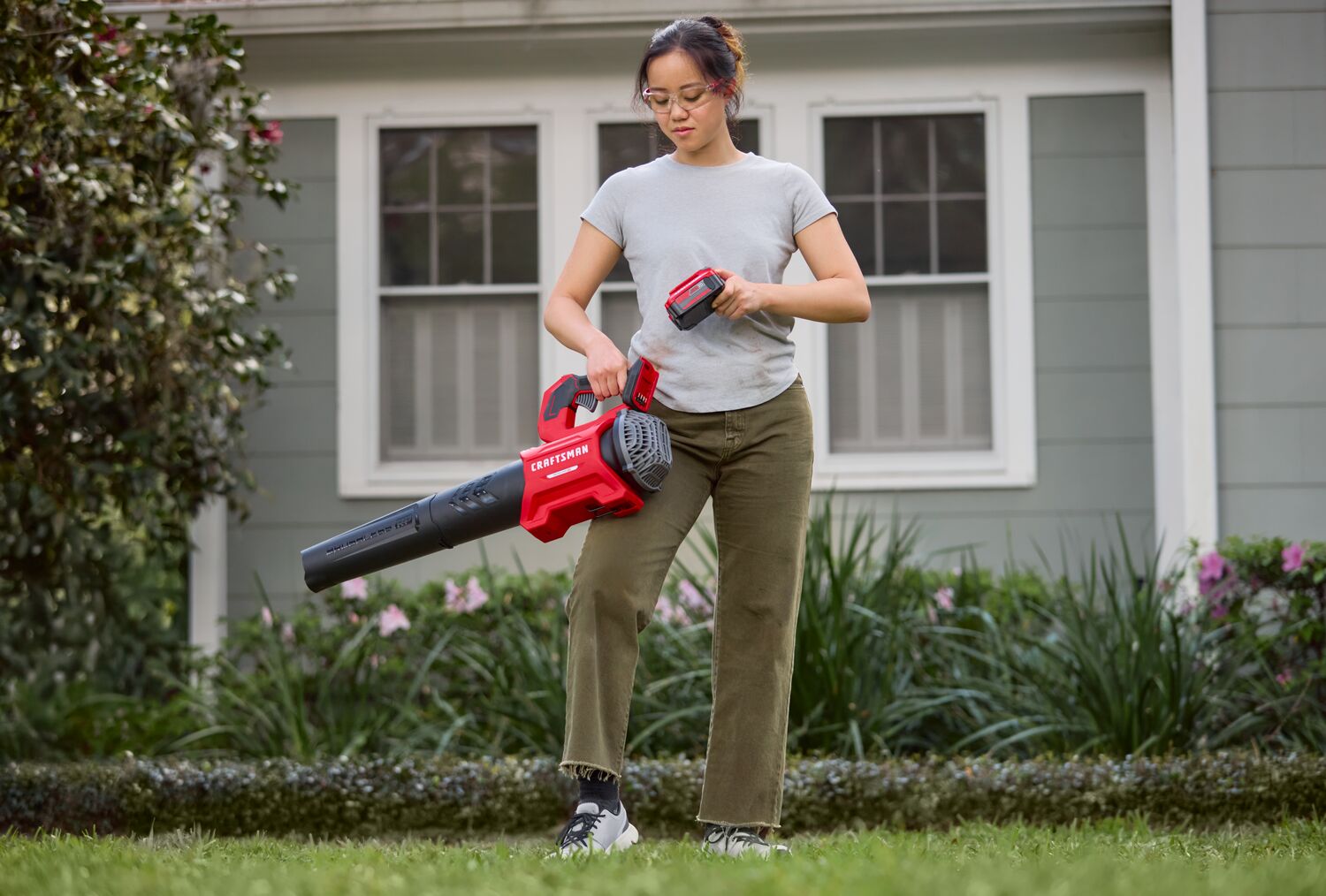 CRAFTSMAN V20* BRUSHLESS RP™ Blower in use